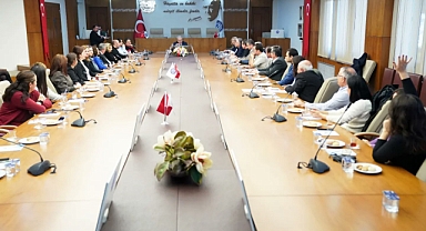  “Bölüm Çayı Programı” kapsamında akademisyenlerle bir araya geliyor