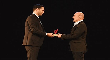 İzmir Şehir Tiyatrosu sanatçılarından Başkan Soyer’e teşekkür