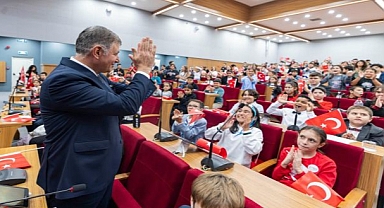 Başkan Tugay gençleri ve çocukları ağırladı