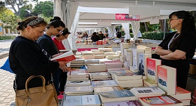 İZKİTAP Fikir Söyleşileri’nde Kadifekale Mahalle Bostanı, kentsel adalet ve eşitlik konuşuldu