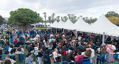 İZKİTAP’ta edebiyat şöleni sürüyor