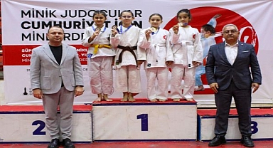 Minik sporcular Cumhuriyet için ter döktü