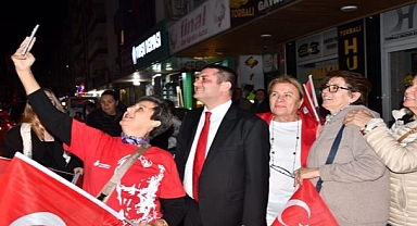 Torbalı’da Cumhuriyet Coşkusu: Binlerce Kişi Fener Alayında Buluştu