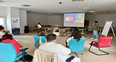 İzmir’de gençlere belediye çalışmaları hakkında eğitim