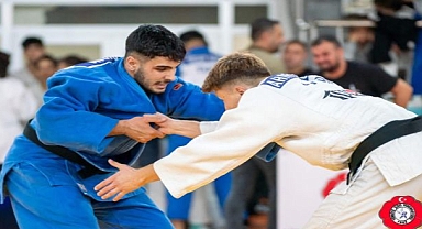 İzmir’in judocuları yenilgisiz şampiyon