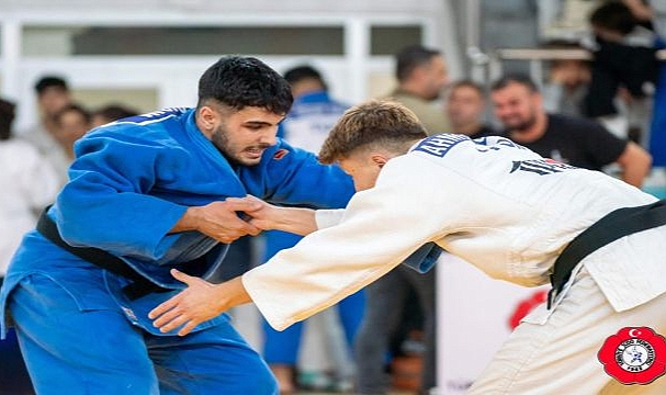 İzmir’in judocuları yenilgisiz şampiyon