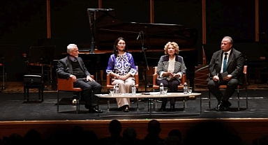 Dünya Türk Dili Ailesi Günü İzmir’de ilk kez düzenlendi