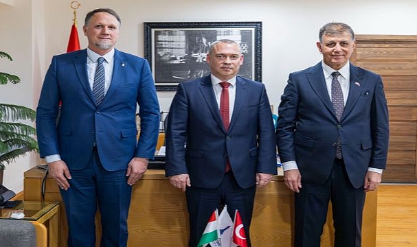 İzmir-Macaristan hattında “kardeş kent” ilişkisinin temelleri atıldı