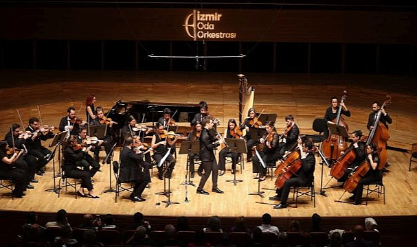 İzmir Oda Orkestrası dünyaca ünlü klarnetçi Barragán ile sahne aldı
