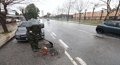 İzmir Büyükşehir Belediyesi ekipleri yağış nöbetinde