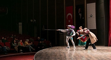 “Don Kişot” minik izleyicileri büyüledi