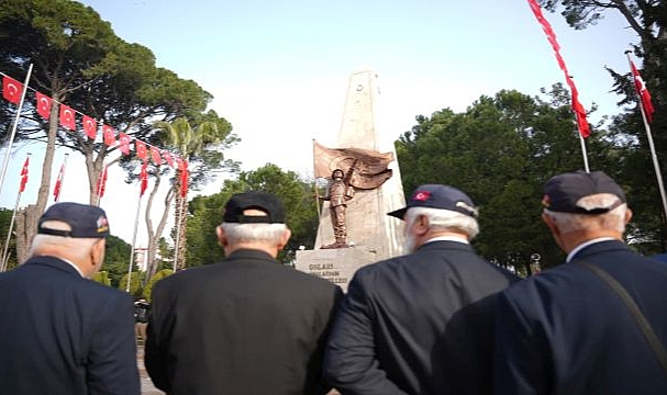 Torbalı’da Çanakkale Zaferi’nin 111. yılı çelenk töreniyle anıldı