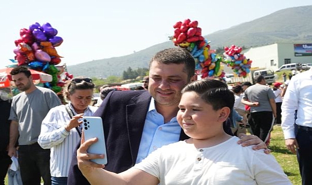 Torbalı Belediyesi’nden gökyüzünü renklendiren şenlik